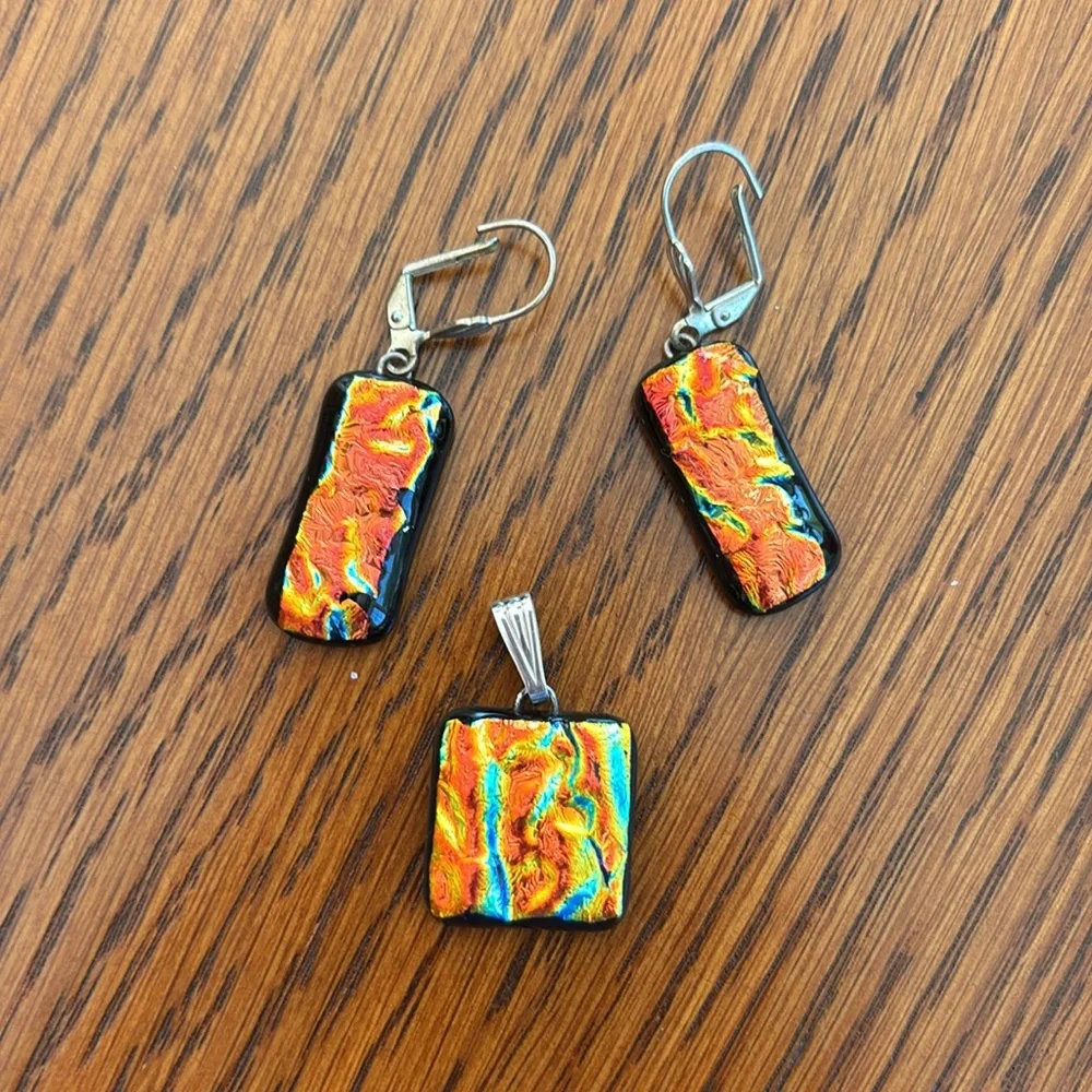 Pendants with matching earrings - Picture 4 of 6